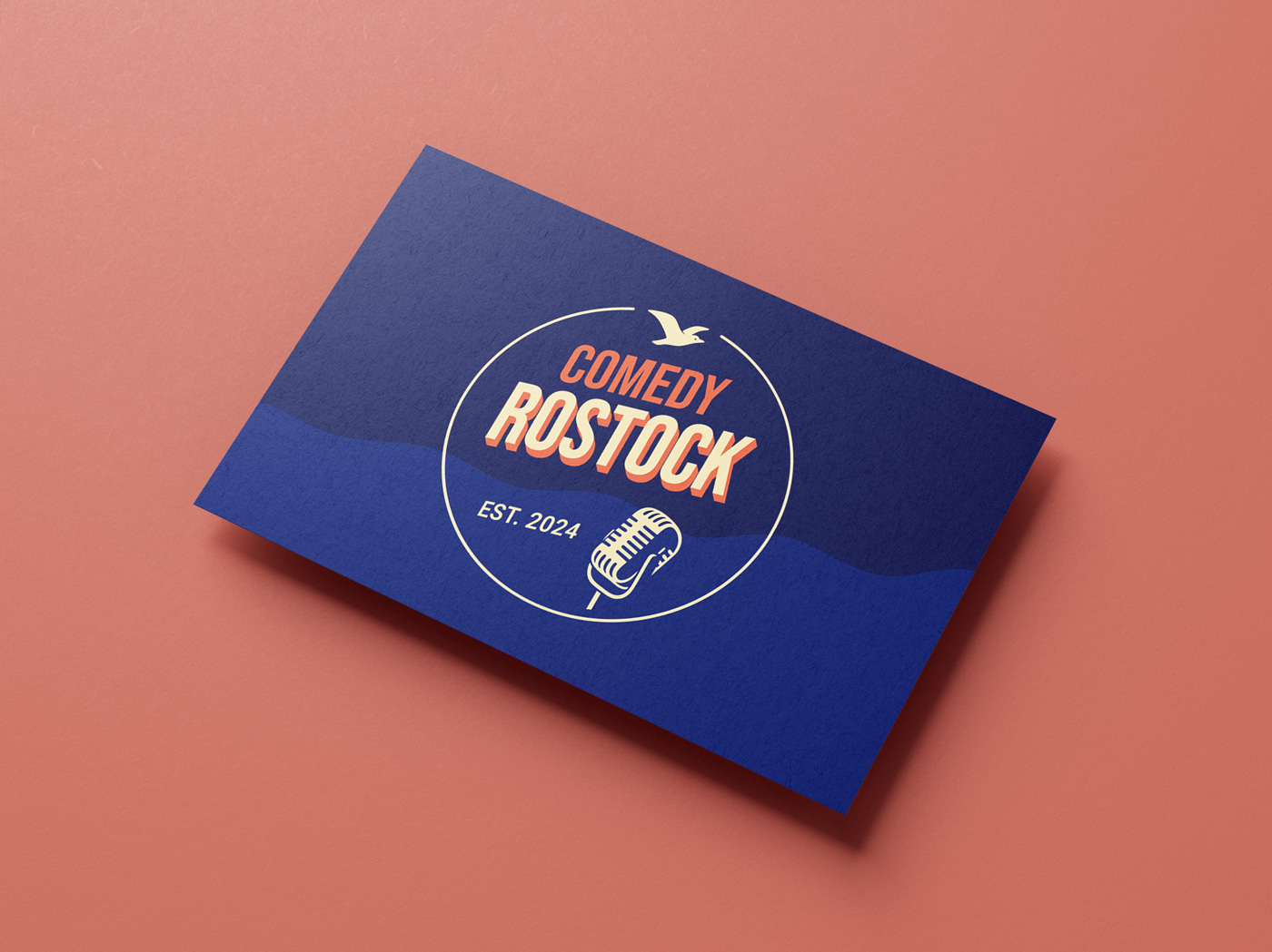 Visitenkarte mit Comedy Rostock Logo – Event- und Kulturbranding für Comedyevents